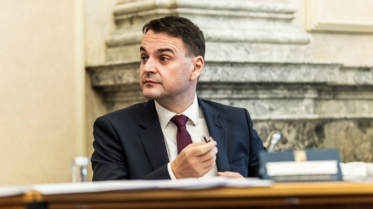 Petr Macinka na zasedání nové vlády