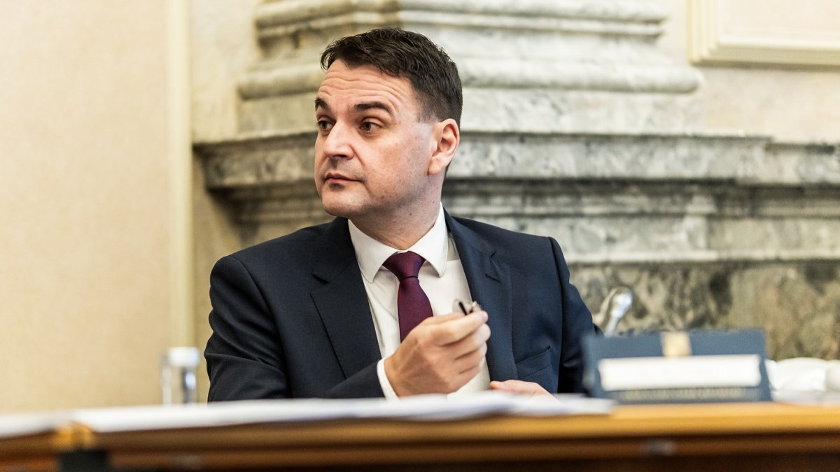 Petr Macinka na zasedání nové vlády