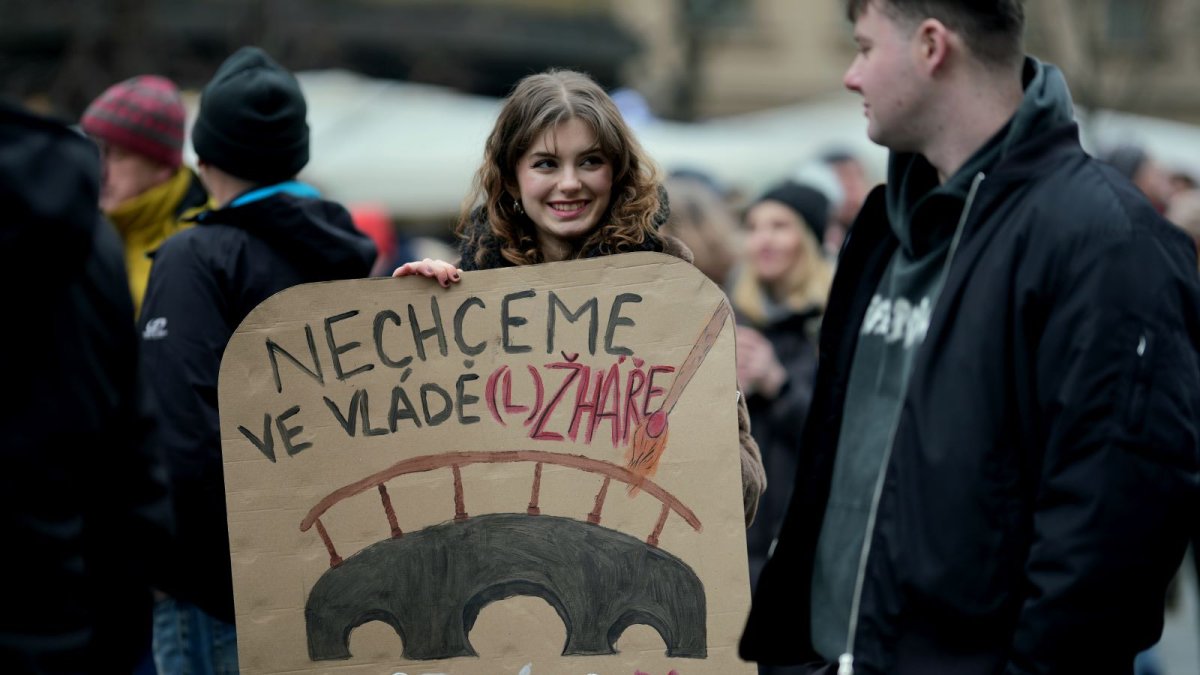 Česko na Staroměstském a Václavském náměstí mohutně demonstruje na podporu Pavla