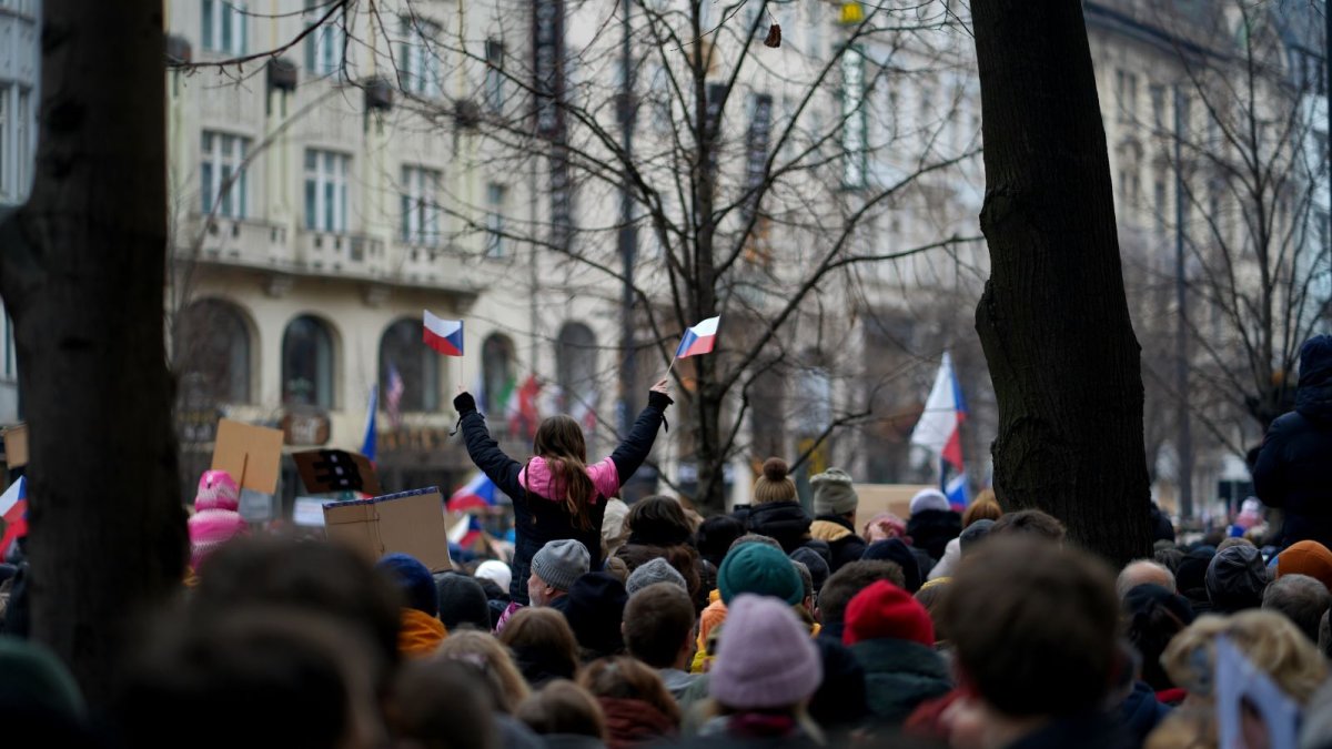 Česko na Staroměstském a Václavském náměstí mohutně demonstruje na podporu Pavla