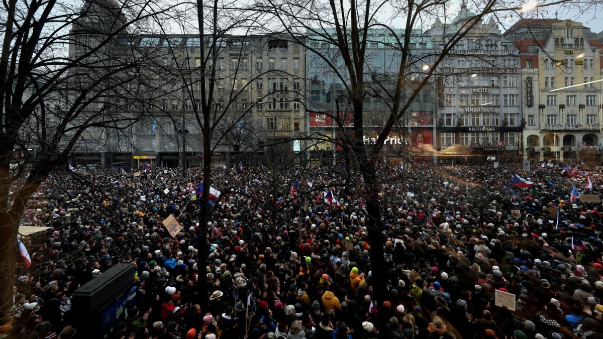 Česko na Staroměstském a Václavském náměstí mohutně demonstruje na podporu Pavla