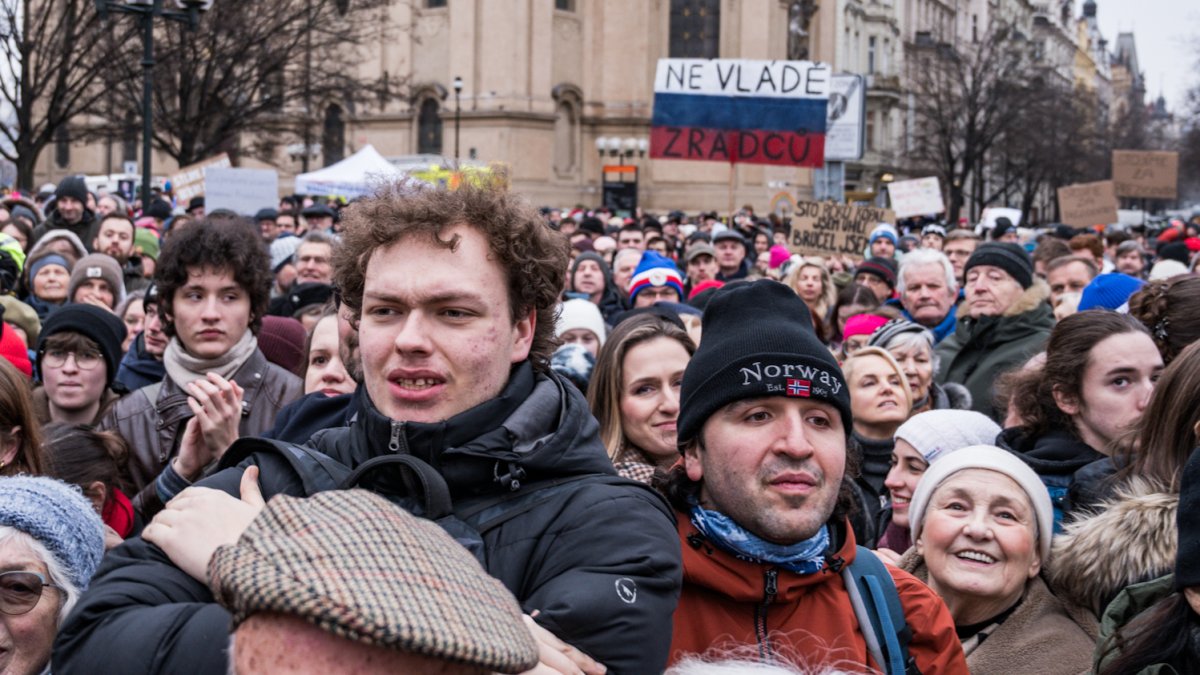 Česko na Staroměstském a Václavském náměstí mohutně demonstruje na podporu Pavla
