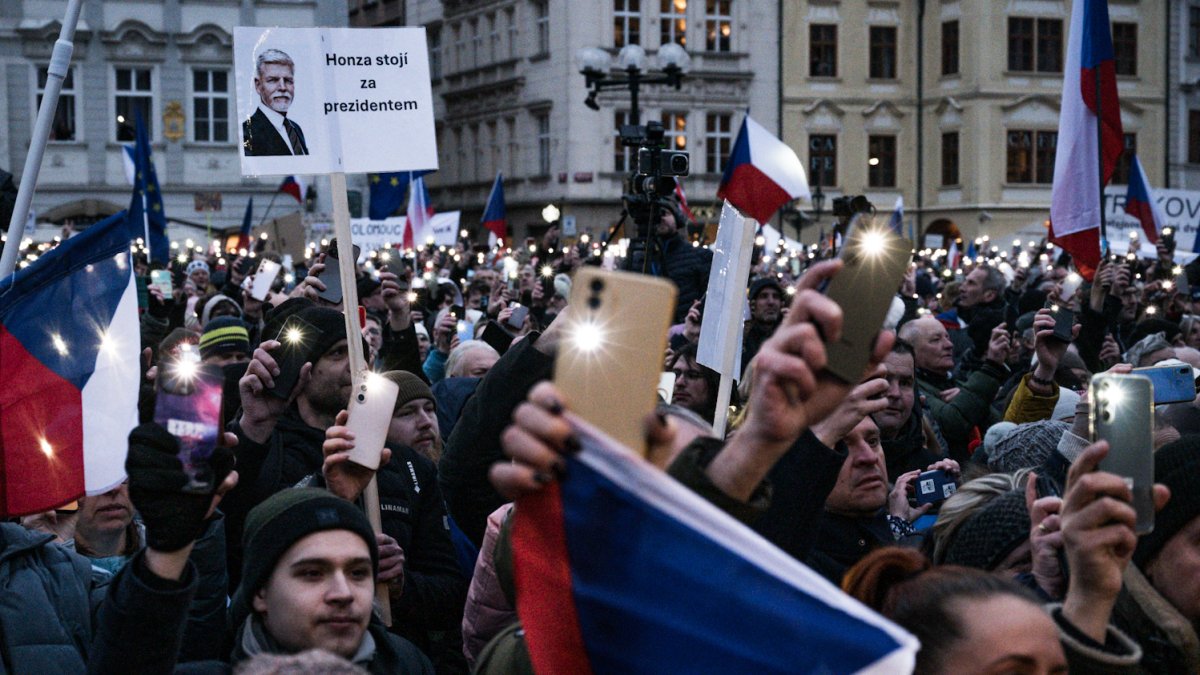 Česko na Staroměstském a Václavském náměstí mohutně demonstruje na podporu Pavla
