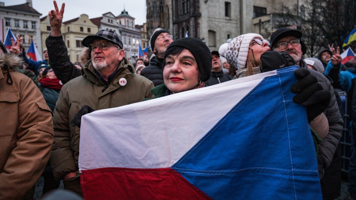 Česko na Staroměstském a Václavském náměstí mohutně demonstruje na podporu Pavla