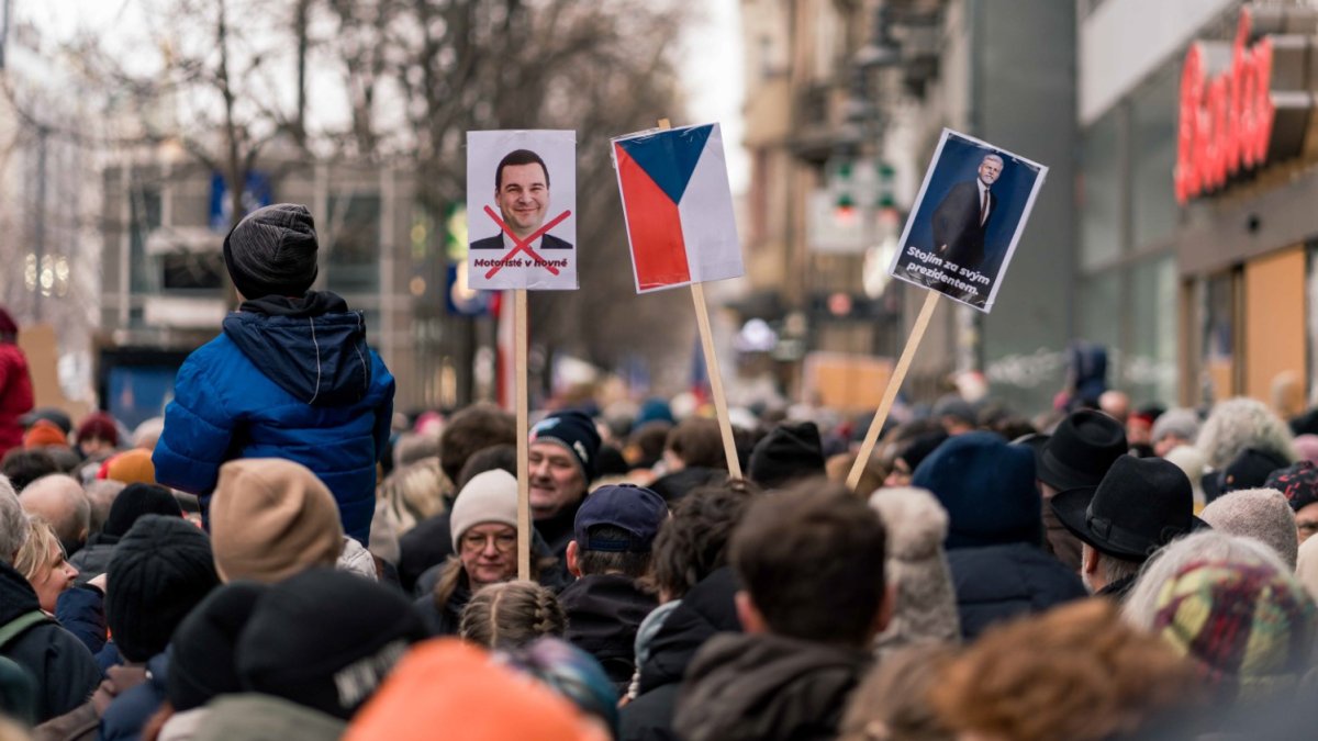 Česko na Staroměstském a Václavském náměstí mohutně demonstruje na podporu Pavla