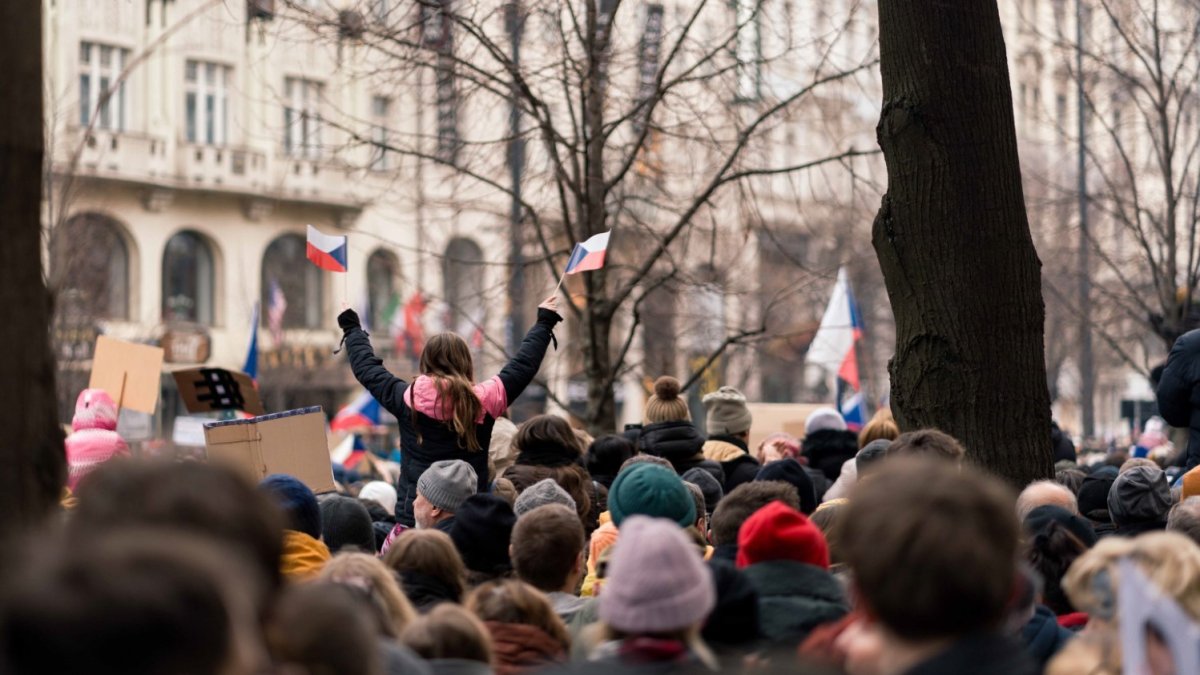 Česko na Staroměstském a Václavském náměstí mohutně demonstruje na podporu Pavla
