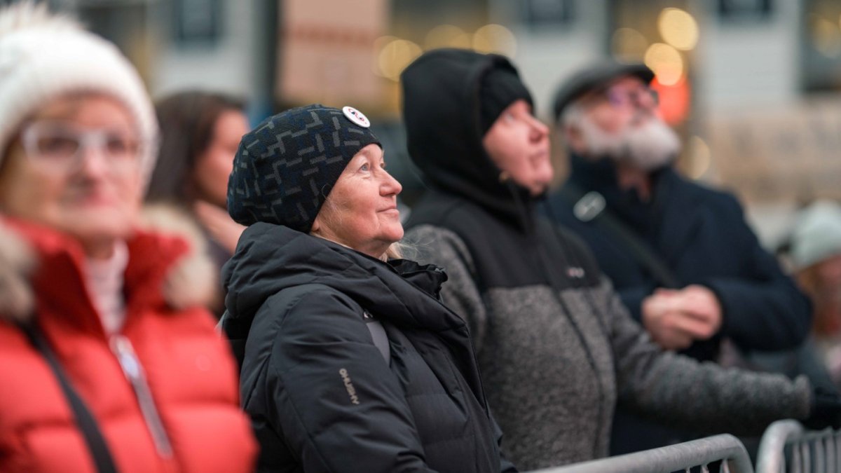 Česko na Staroměstském a Václavském náměstí mohutně demonstruje na podporu Pavla