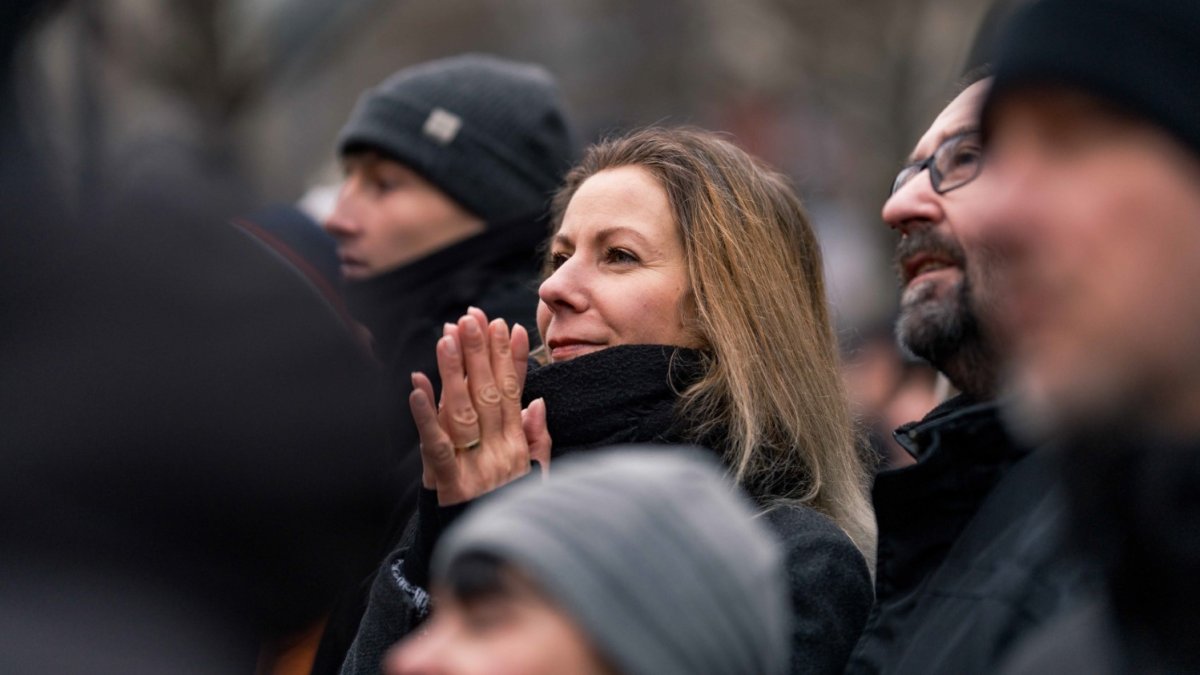Česko na Staroměstském a Václavském náměstí mohutně demonstruje na podporu Pavla