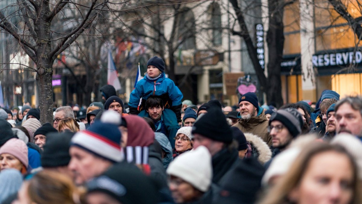 Česko na Staroměstském a Václavském náměstí mohutně demonstruje na podporu Pavla