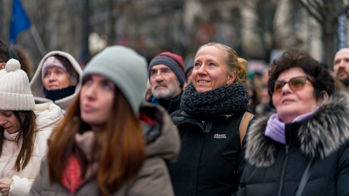 Česko na Staroměstském a Václavském náměstí mohutně demonstruje na podporu Pavla