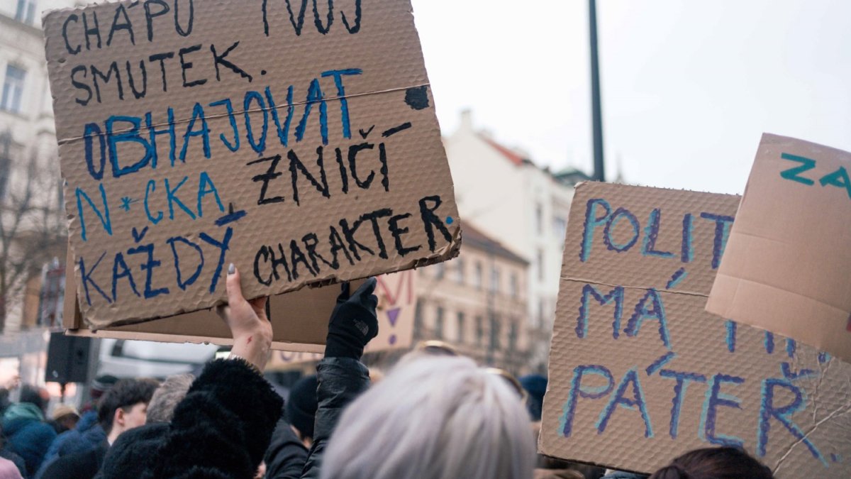 Česko na Staroměstském a Václavském náměstí mohutně demonstruje na podporu Pavla