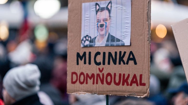 Česko na Staroměstském a Václavském náměstí mohutně demonstruje na podporu Pavla