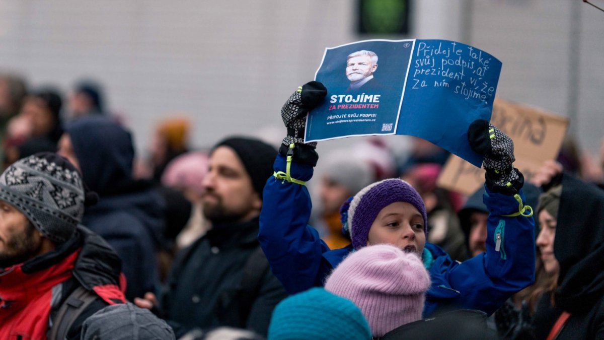 Česko na Staroměstském a Václavském náměstí mohutně demonstruje na podporu Pavla
