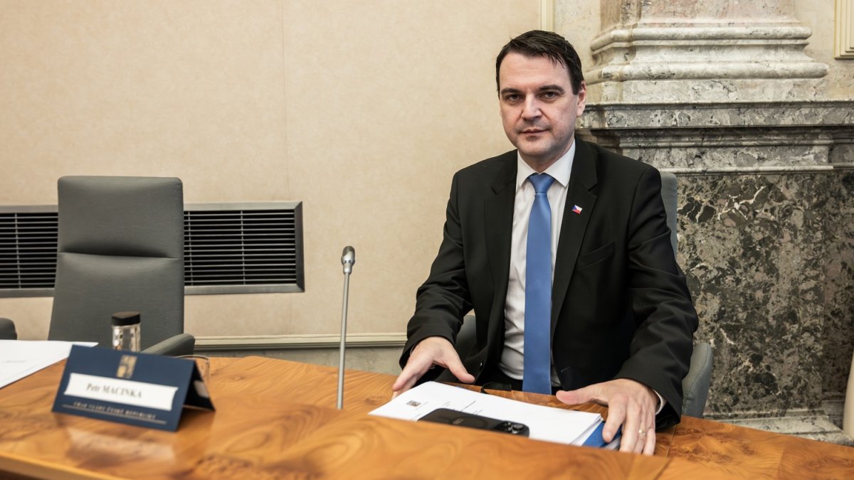 Místopředseda vlády, ministr zahraničních věcí a ministr životního prostředí Petr Macinka (Motoristé sobě)