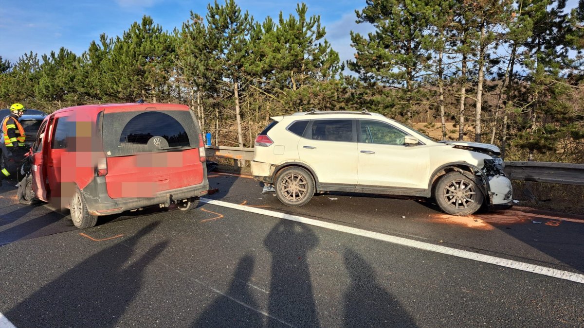 Na D11 se stala hromadná nehoda. (12.2.2026)