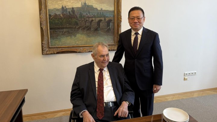 Miloš Zeman s velvyslancem Čínské lidové republiky