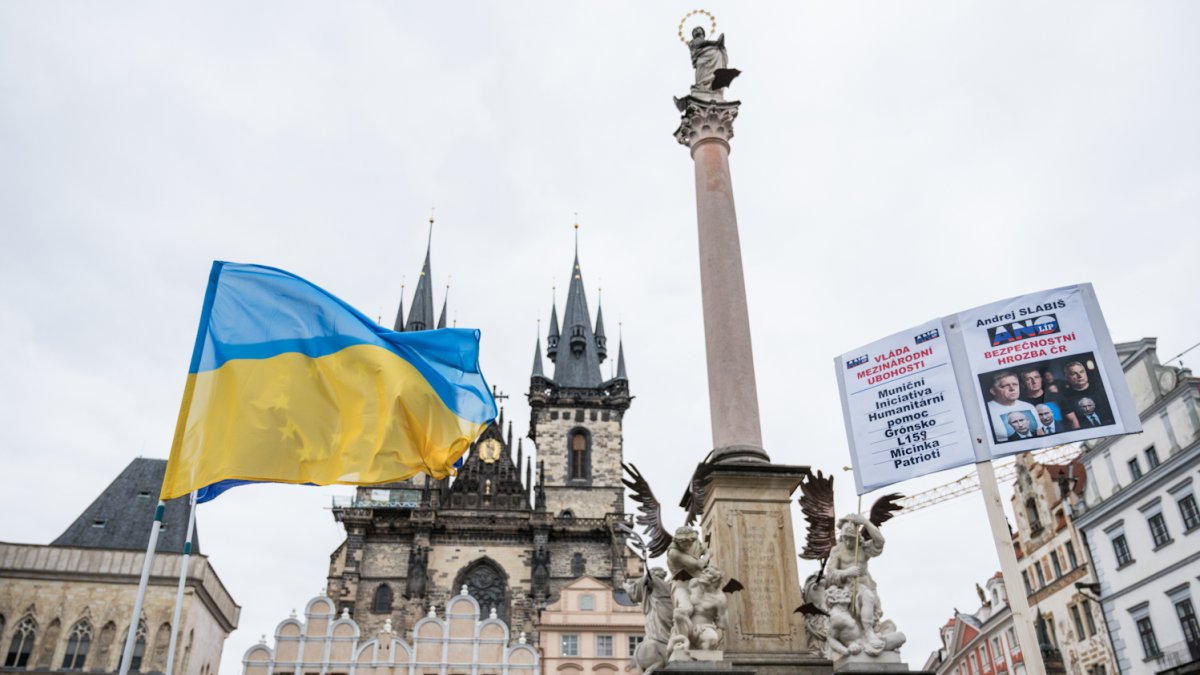 Na Staroměstském náměstí se koná demonstrace na podporu Ukrajiny. (21.2.2026)