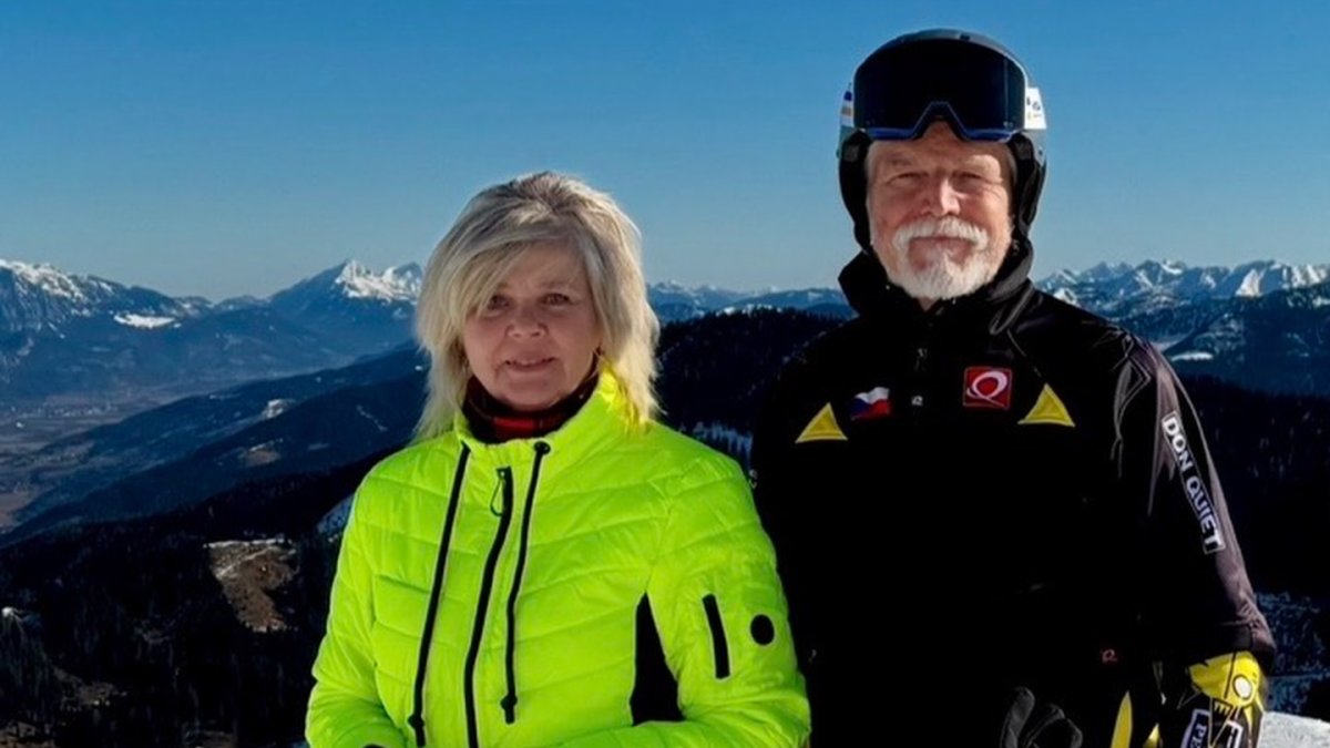 Prezidentský pár si vyrazil na lyže. 