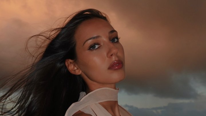 Charlotte Gottová se pochlubila novými fotkami. 