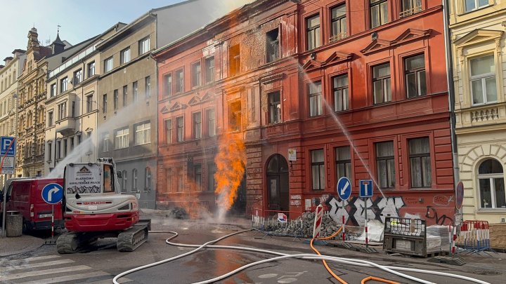 Hasiči zasahují u požáru na Letné. (10.3.2026)