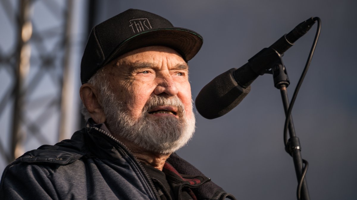 Lidé se sešli na Letenské pláni na shromáždění Milionu chvilek pro demokracii. (21.3.2026)