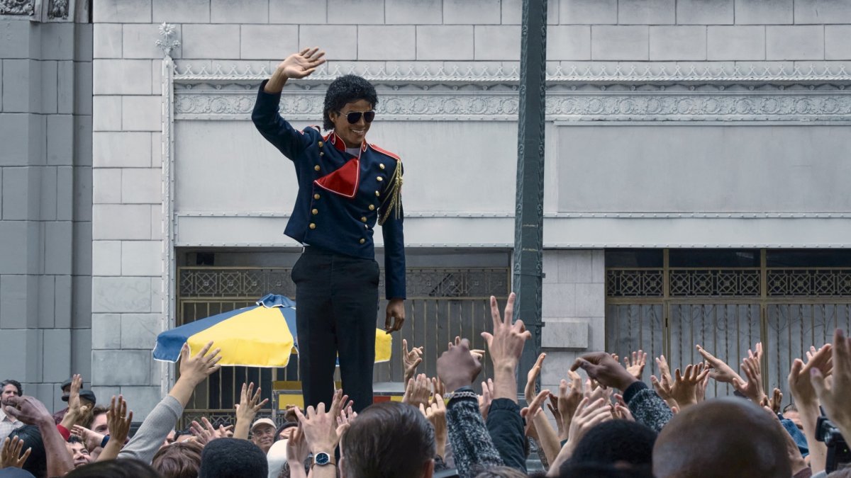 Filmový příběh Michaela Jacksona dorazil do českých kin. 