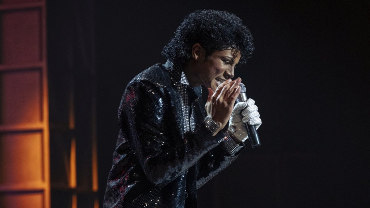 Filmový příběh Michaela Jacksona dorazil do českých kin. 