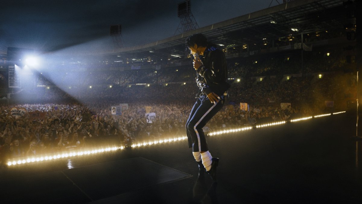 Filmový příběh Michaela Jacksona dorazil do českých kin. 