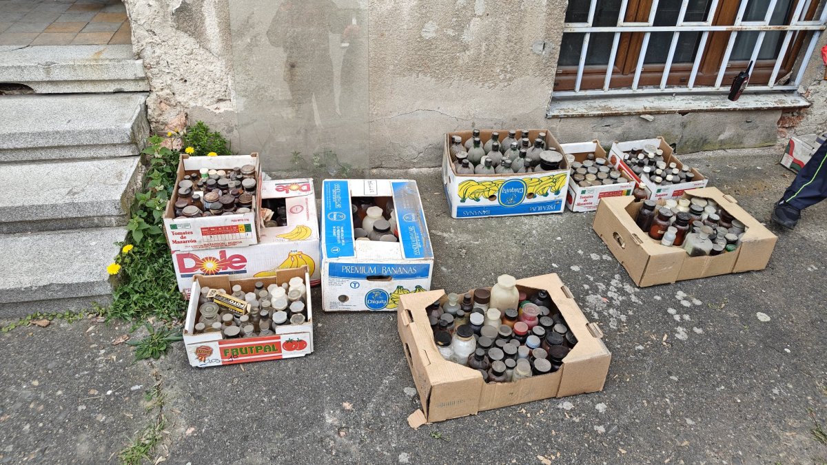 Hasiči našli v Praze chemikálie i radioaktivní thorium