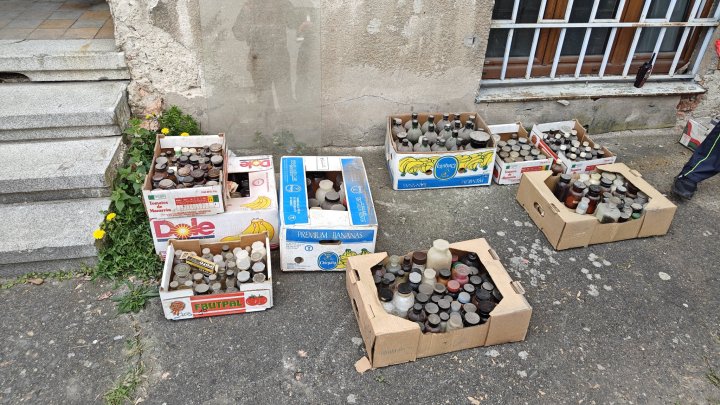 Hasiči našli v Praze chemikálie i radioaktivní thorium