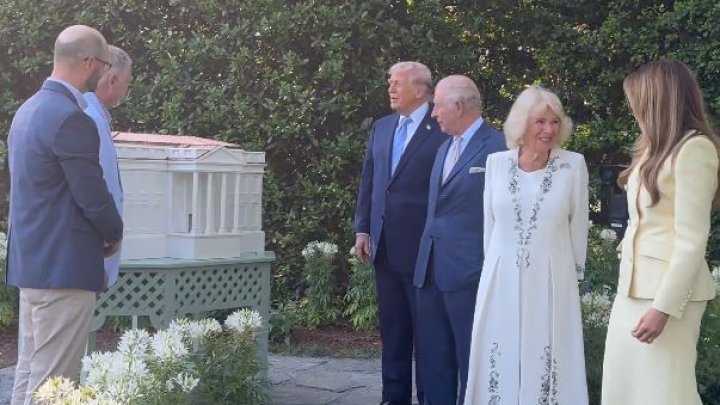 Britský král Karel III. a Donald Trump