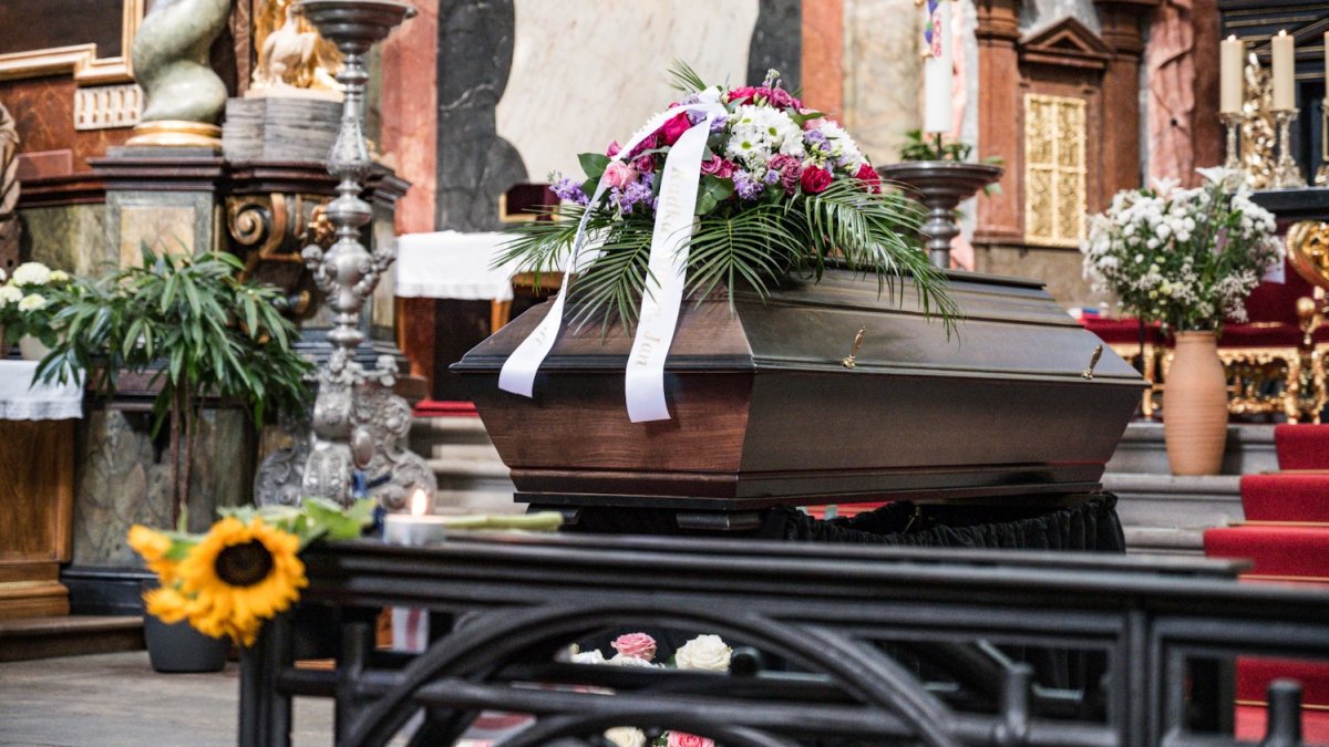 Češi se rozloučili s hercem Janem Potměšilem