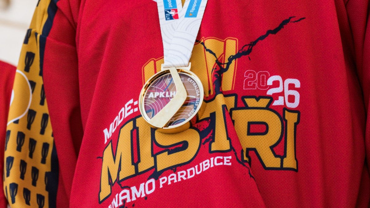 HC Dynamo Pardubice slaví na Pernštýnském náměstí s fanoušky zisk titulu
