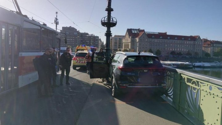 Na Čechově mostě v Praze se stala vážná nehoda. (25.9.2026)