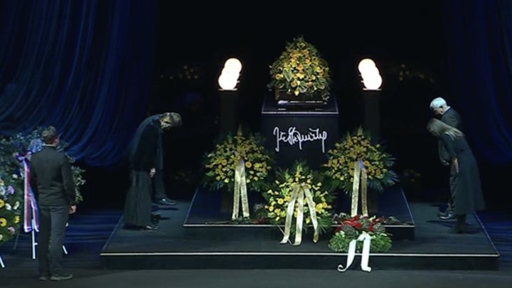 V Národním divadle proběhlo poslední rozloučení s Jiřím Štěpničkou. (20.10.2026)