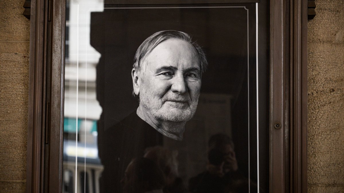 V Národním divadle se lidé rozloučili s Jiřím Štěpničkou. (20.10.2026)