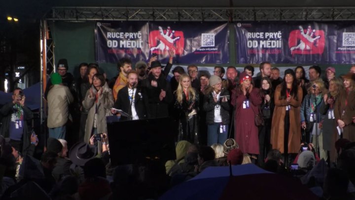 Demonstrace Milionu chvilek na podporu veřejnoprávních médií